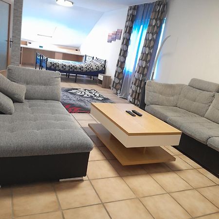 Ferienwohnung In Erftstadt Bagian luar foto